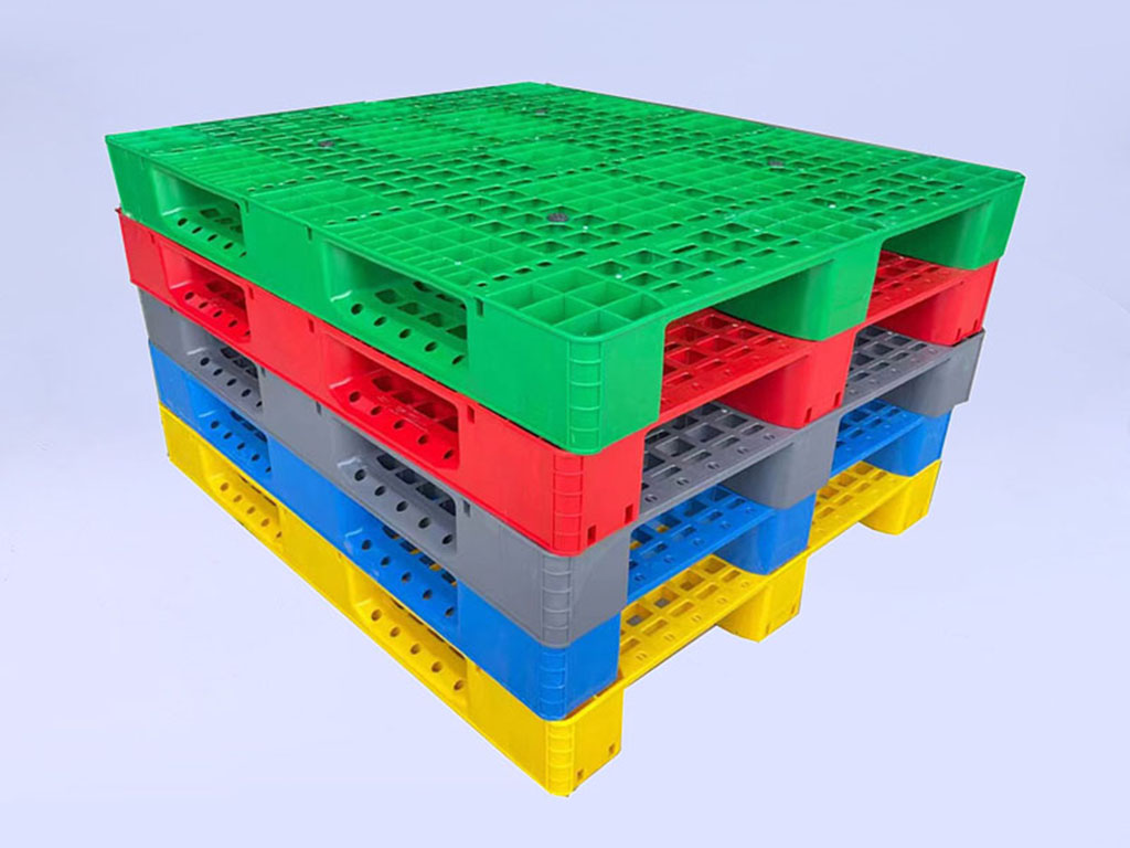Three-Runner Grid Pallet
